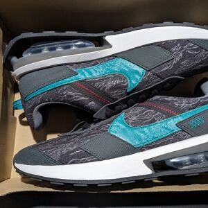 Nike Air Max Pre-Day SE Sneakers